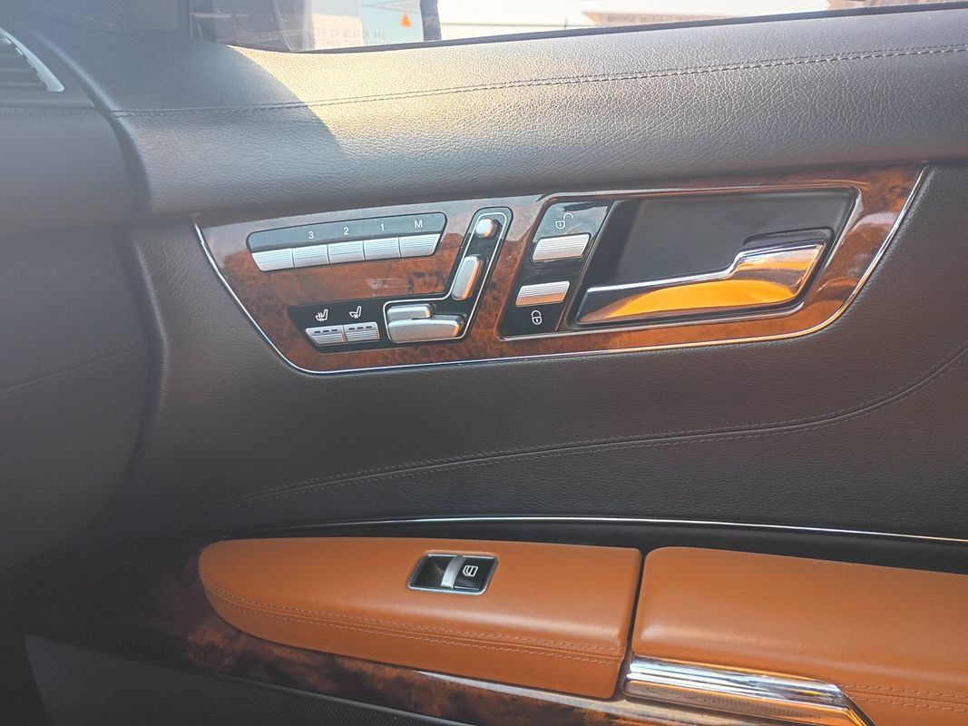 Used 2013 Mercedes-Benz CL 550 4MATIC image 32