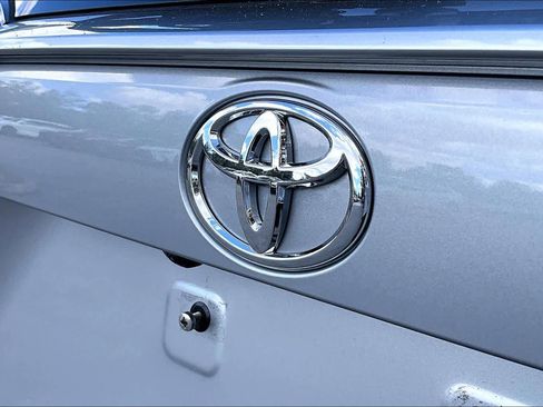 Used 2025 Toyota RAV4 Limited image 30