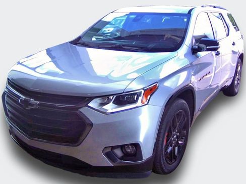Used 2020 Chevrolet Traverse Premier w/ Redline Edition FWD image 2
