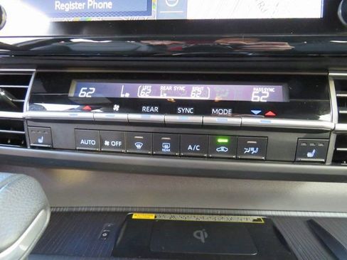 Certified 2023 Toyota Sienna XSE image 30