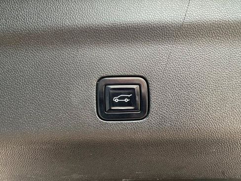 Used 2021 Chevrolet Suburban RST AWD/4WD image 18