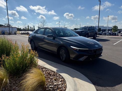 Used 2024 Hyundai Elantra SEL FWD image 4