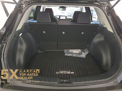Used 2024 Toyota Corolla Cross LE image 33