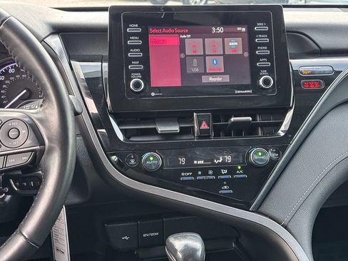 Used 2022 Toyota Camry SE image 30