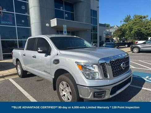 Used 2017 Nissan Titan SV RWD image 2