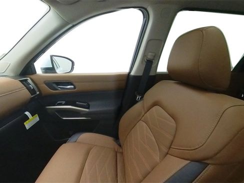 New 2025 Nissan Pathfinder Platinum w/ Cargo Package image 32