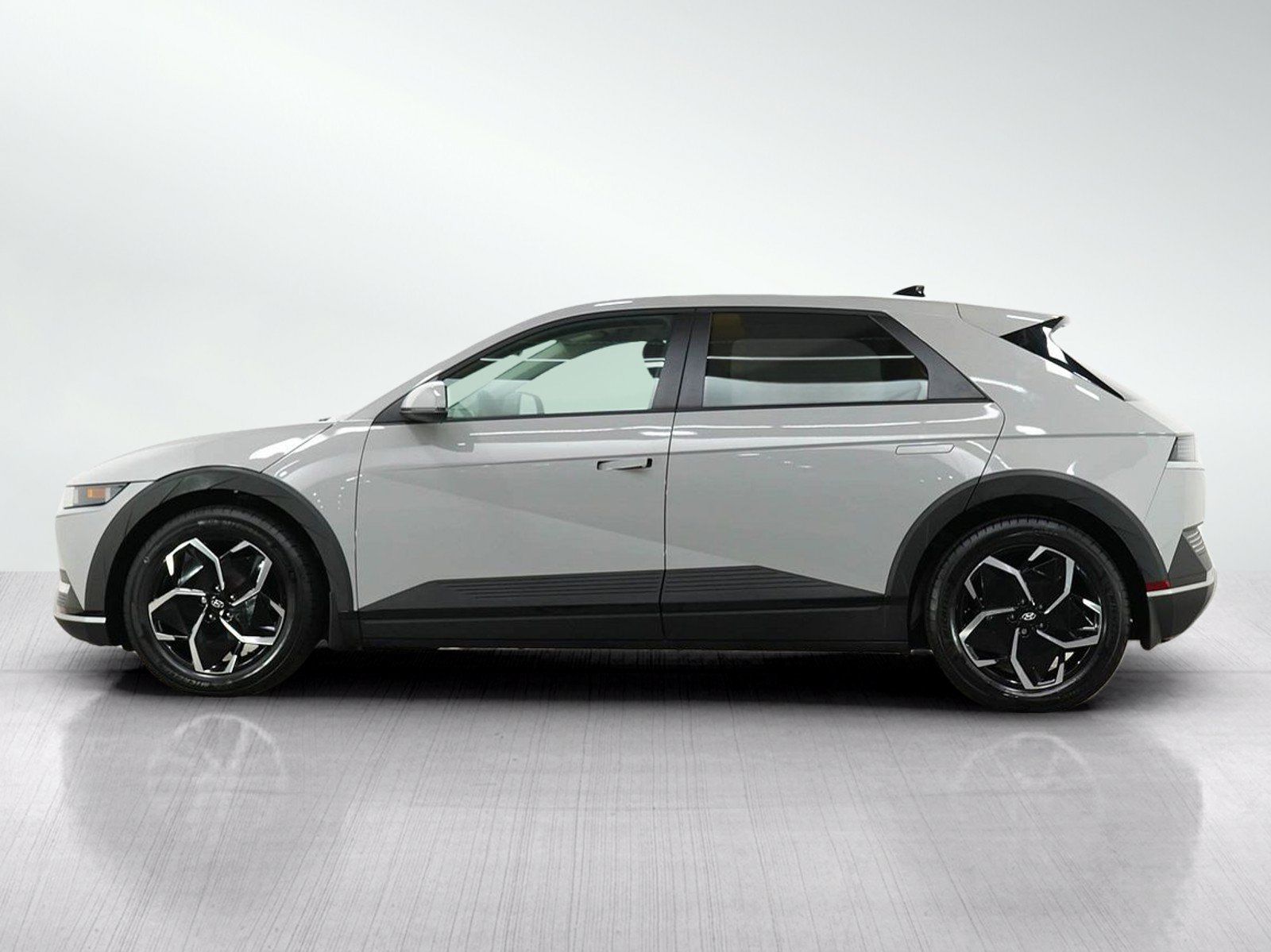 Certified 2024 Hyundai Ioniq 5 SE AWD/4WD image 2