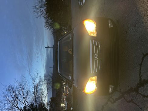 Used 2010 Hyundai Elantra GLS w/ Sunroof Pkg 3 image 8