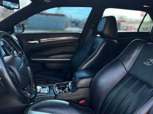 Used 2019 Chrysler 300 S image 10