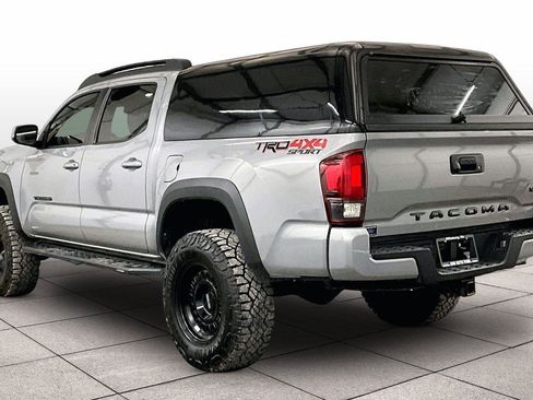Used 2019 Toyota Tacoma TRD Sport image 10