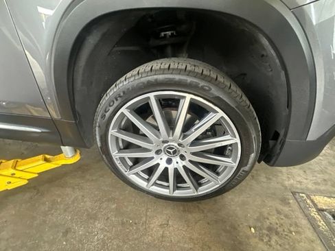 Used 2021 Mercedes-Benz GLB 250 image 2