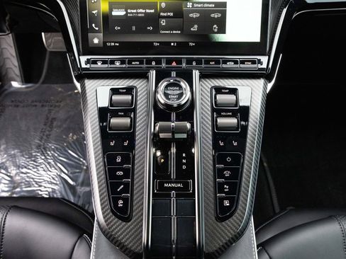 Used 2025 Aston Martin V8 Vantage Coupe image 38