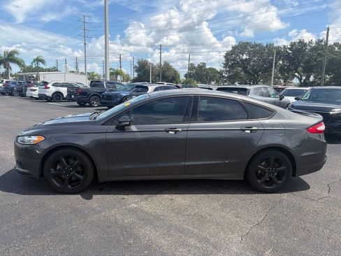 Used 2016 Ford Fusion SE FWD image 4