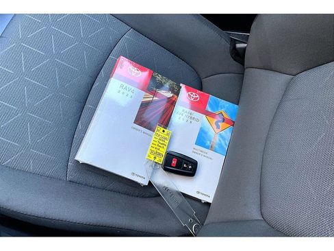 Used 2025 Toyota RAV4 XLE FWD image 56