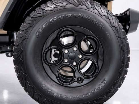 Used 2022 Jeep Wrangler Unlimited Rubicon 4xe w/ Cold Weather Group AWD/4WD image 17