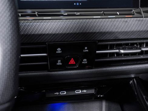 Used 2024 Volkswagen Golf R image 27