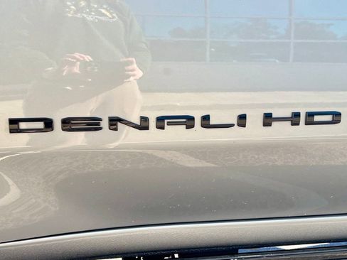 Used 2025 GMC Sierra 2500 Denali Ultimate image 17