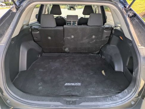 Used 2019 Toyota RAV4 LE FWD image 13