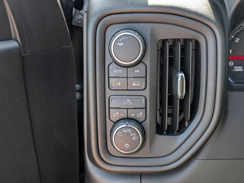 Used 2019 Chevrolet Silverado 1500 Custom w/ Custom Convenience Package AWD/4WD image 26