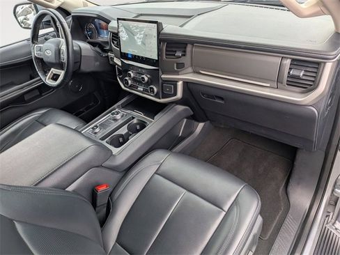 Used 2024 Ford Expedition XLT image 36