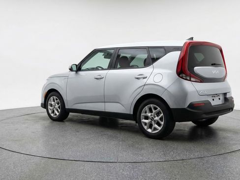 Used 2025 Kia Soul LX w/ LX Technology Package FWD image 6