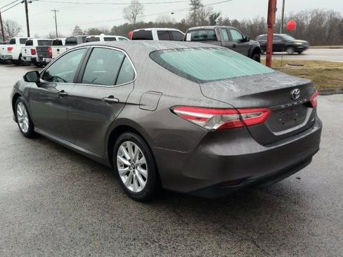 Used 2018 Toyota Camry LE image 3