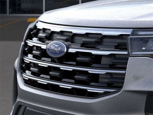 New 2025 Ford Explorer Active w/ Active Comfort Package image 17
