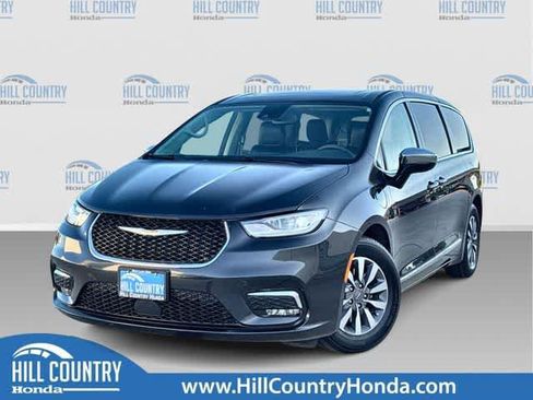 Used 2023 Chrysler Pacifica Limited FWD image 1