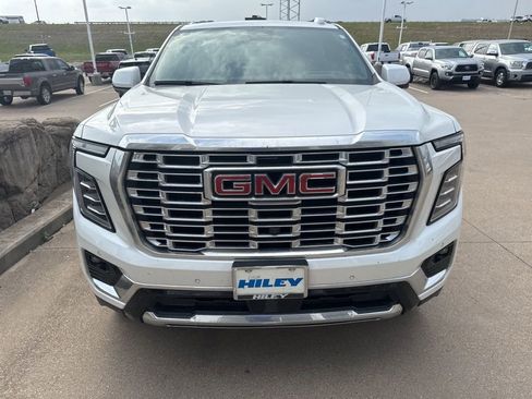 Used 2025 GMC Yukon XL Denali w/ Advanced Technology Package image 7