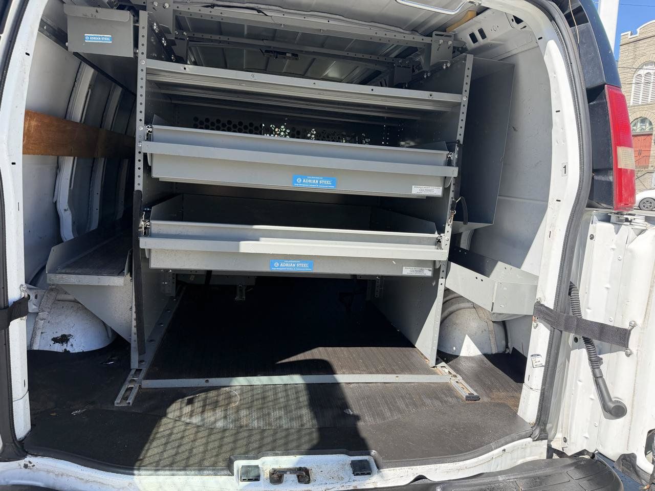 Used 2017 Chevrolet Express 2500 RWD image 17