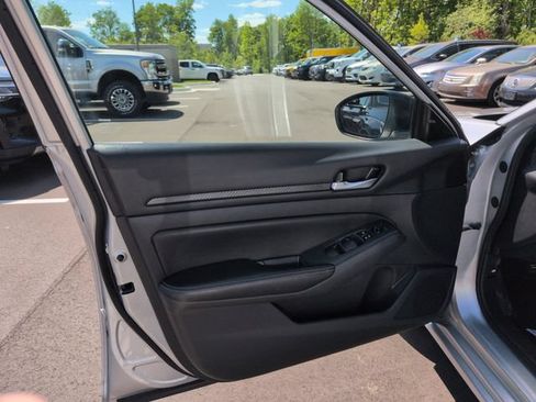 Used 2024 Nissan Altima 2.5 SV FWD image 18