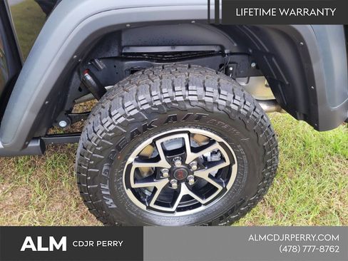 New 2025 Jeep Gladiator Rubicon w/ Convenience Group AWD/4WD image 10