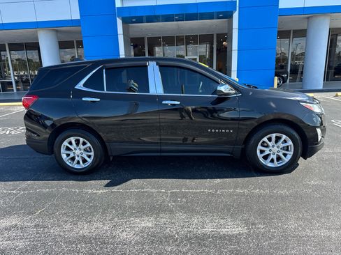 Used 2019 Chevrolet Equinox LT FWD image 2