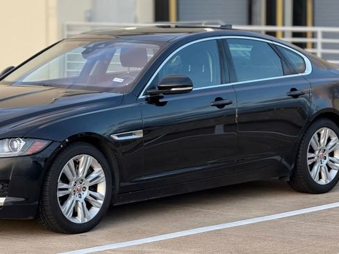 Used 2017 Jaguar XF Premium image 4