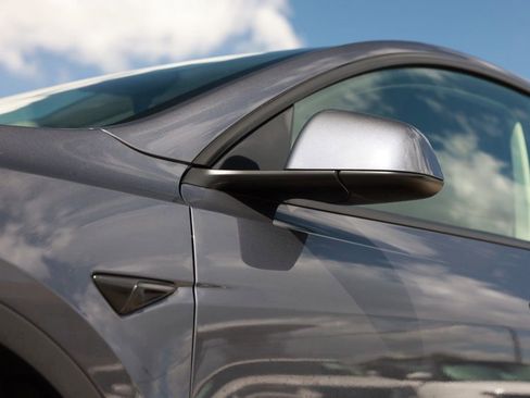 Used 2023 Tesla Model Y AWD image 43