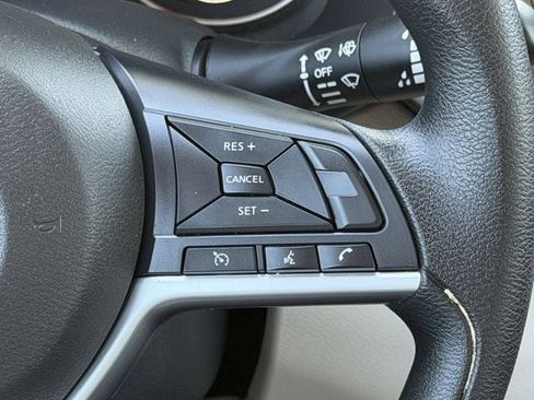 Used 2025 Nissan Altima 2.5 SV FWD image 14