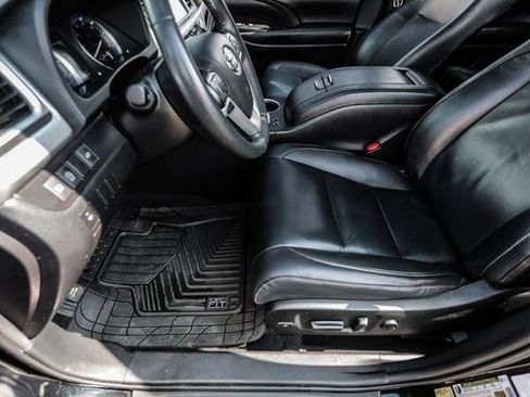 Used 2019 Toyota Highlander XLE AWD/4WD image 41