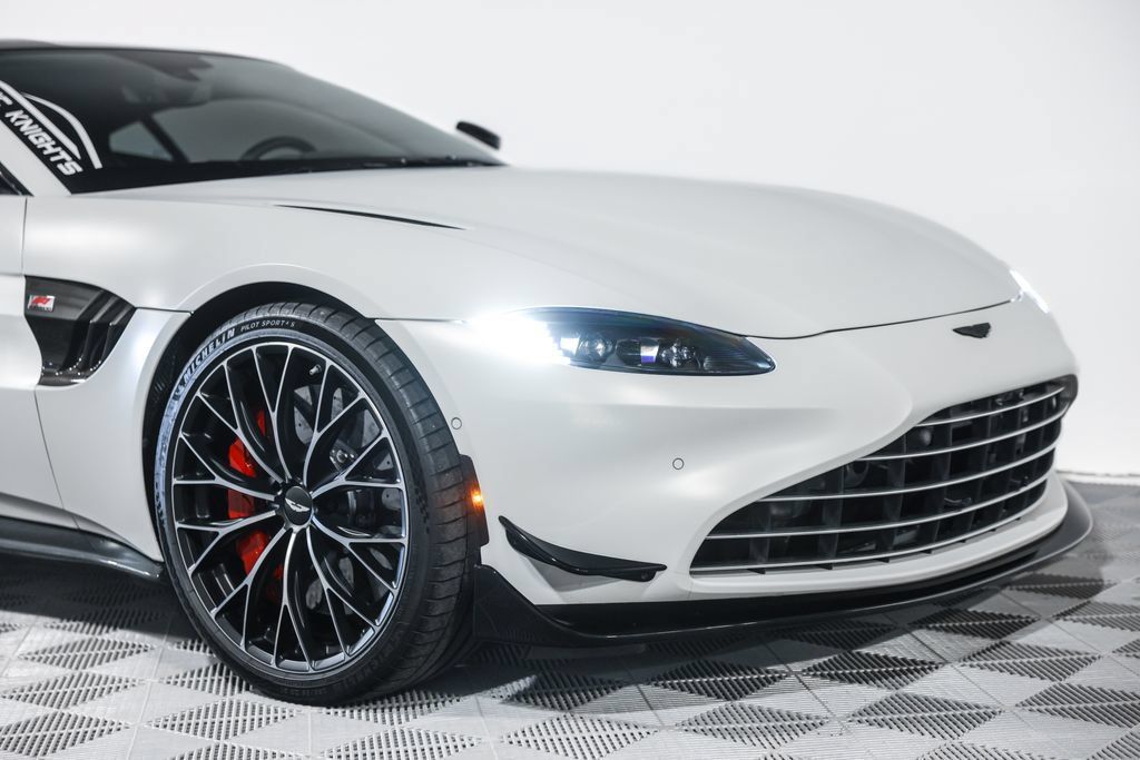 Used 2023 Aston Martin V8 Vantage Coupe RWD image 6