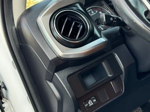 Used 2016 Toyota Tacoma SR5 w/ Towing Package image 31