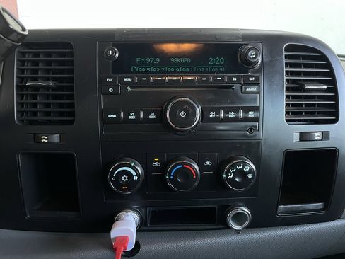 Used 2010 Chevrolet Silverado 2500 W/T image 27