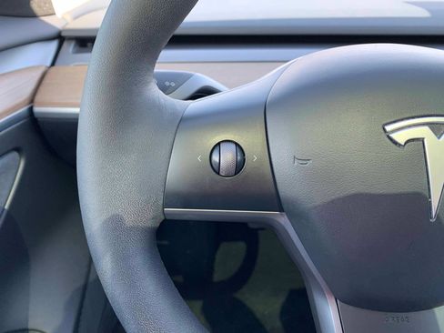 Used 2023 Tesla Model 3 Standard Range image 16