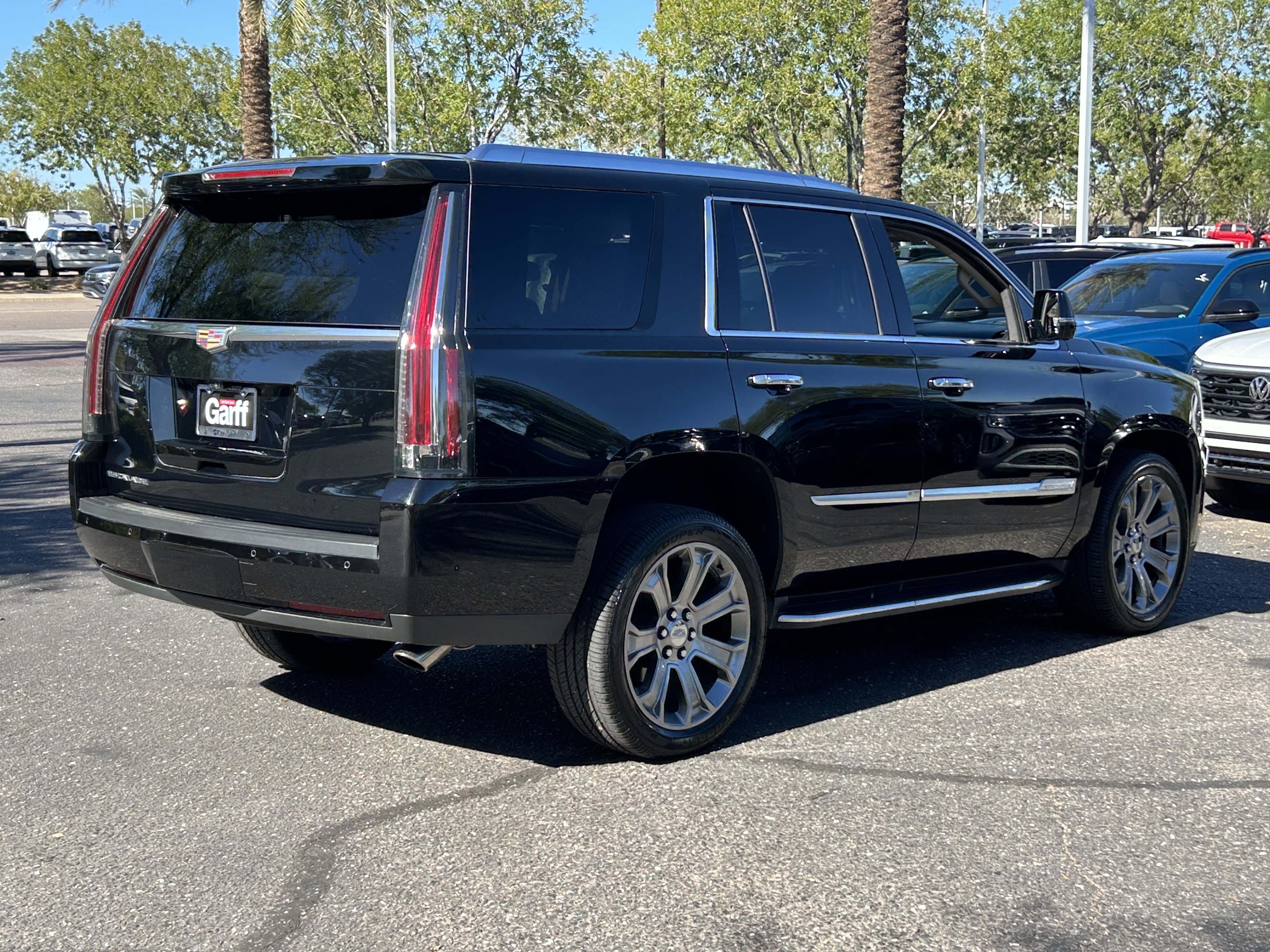 Used 2020 Cadillac Escalade Luxury w/ LPO, Radiant Package AWD/4WD image 4