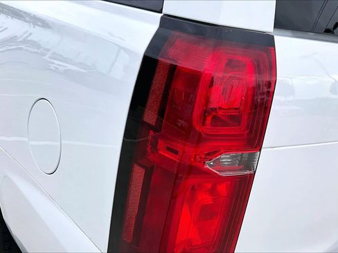 Used 2019 Chevrolet Suburban LT image 23