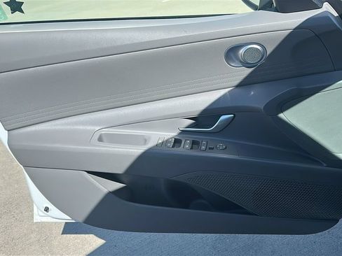 Certified 2024 Hyundai Elantra SE FWD image 19