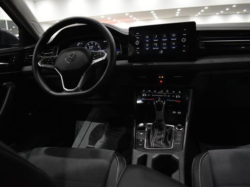 Used 2025 Volkswagen Jetta SE w/ Sunroof Package image 16