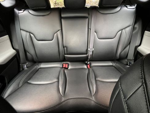 Used 2025 Jeep Compass Limited image 38