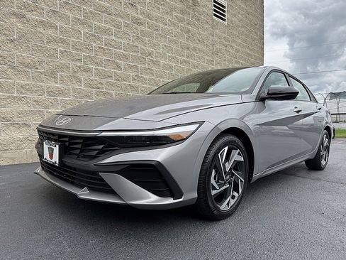 Used 2025 Hyundai Elantra Sport image 6