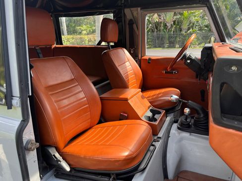 Used 1993 Land Rover Defender 110 image 22