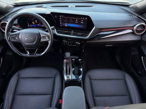 Used 2025 Chevrolet Trax RS w/ Driver Confidence Package image 21