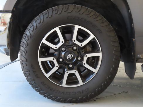 Used 2019 Toyota Tundra SR5 w/ SR5 Upgrade Package image 27